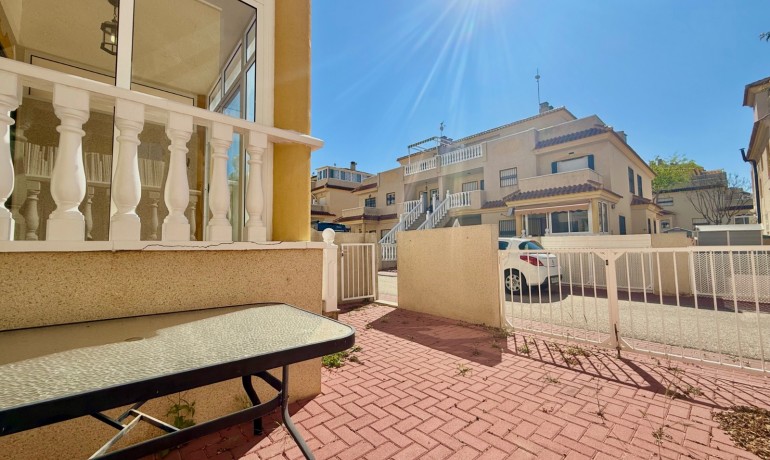 Sale - House -
Guardamar del Segura - El Eden