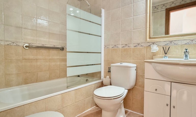 Sale - House -
Guardamar del Segura - El Eden