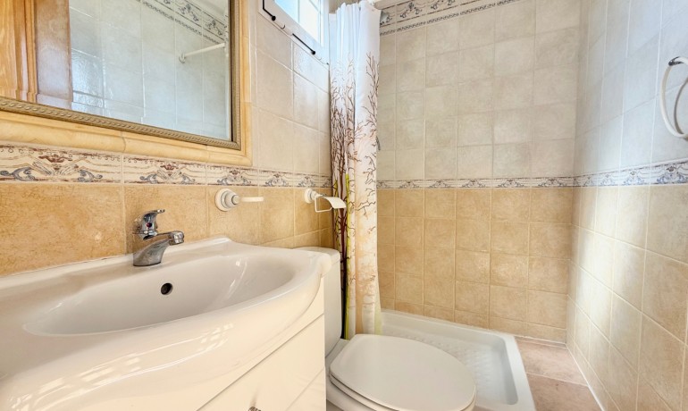 Sale - House -
Guardamar del Segura - El Eden