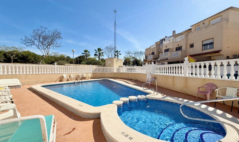 Sale - House -
Guardamar del Segura - El Eden