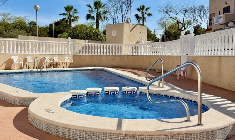 Sale - House -
Guardamar del Segura - El Eden
