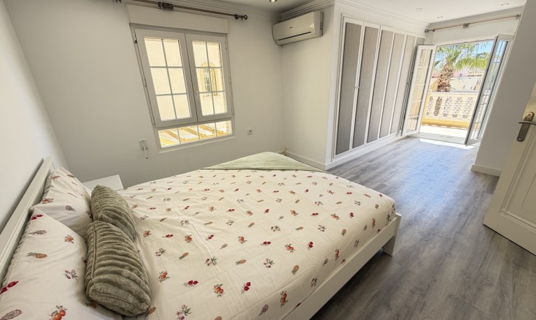 Venta - Villa -
Las Ramblas Golf