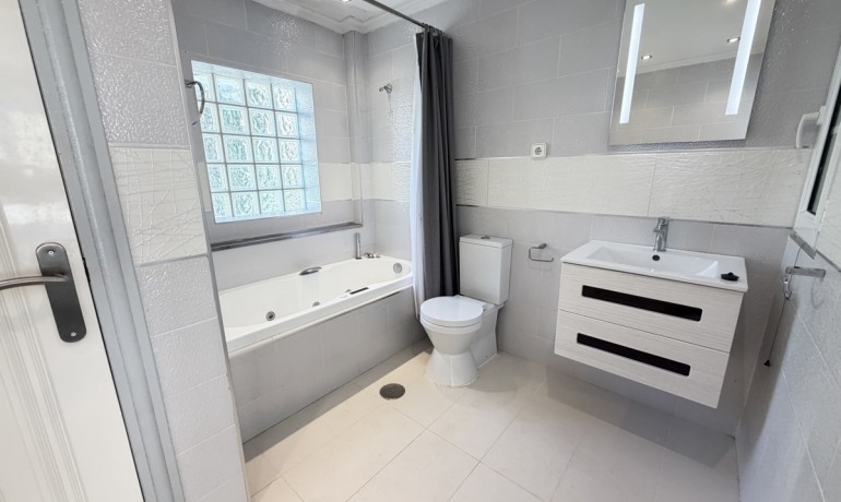 Venta - Villa -
Las Ramblas Golf