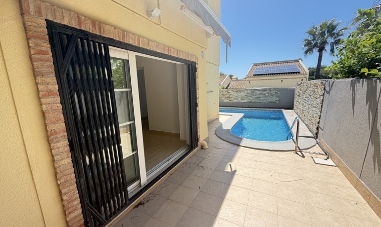 Venta - Villa -
Las Ramblas Golf