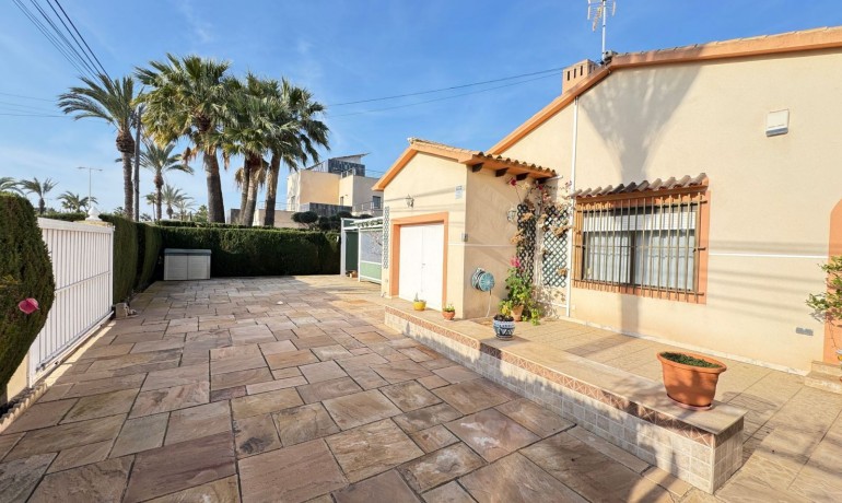 Sale - Villa -
Orihuela Costa* - Cabo Roig