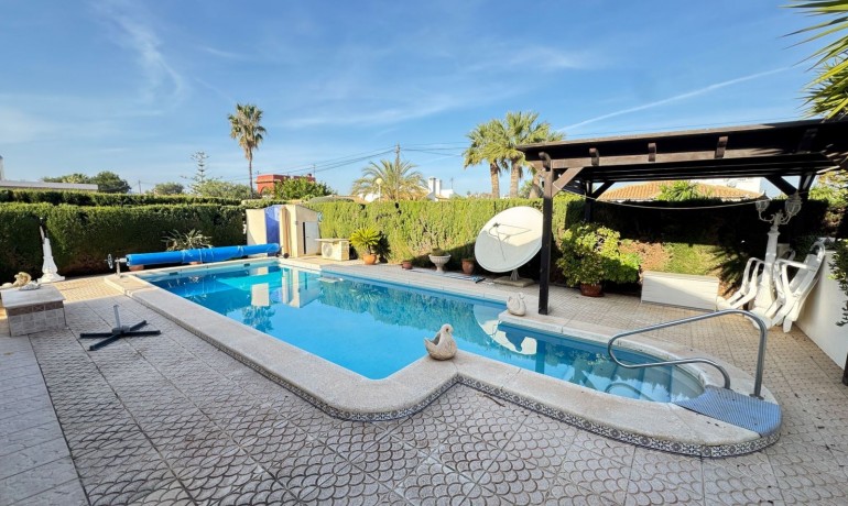 Sale - Villa -
Orihuela Costa* - Cabo Roig