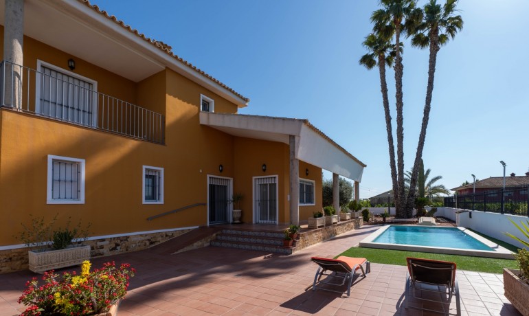 Venta - Finca Country Property -
Orihuela