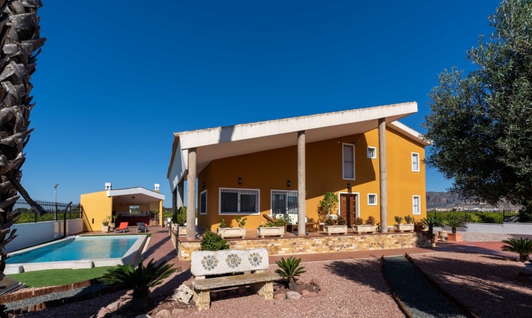 Venta - Finca Country Property -
Orihuela