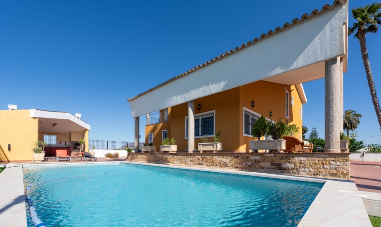 Venta - Finca Country Property -
Orihuela