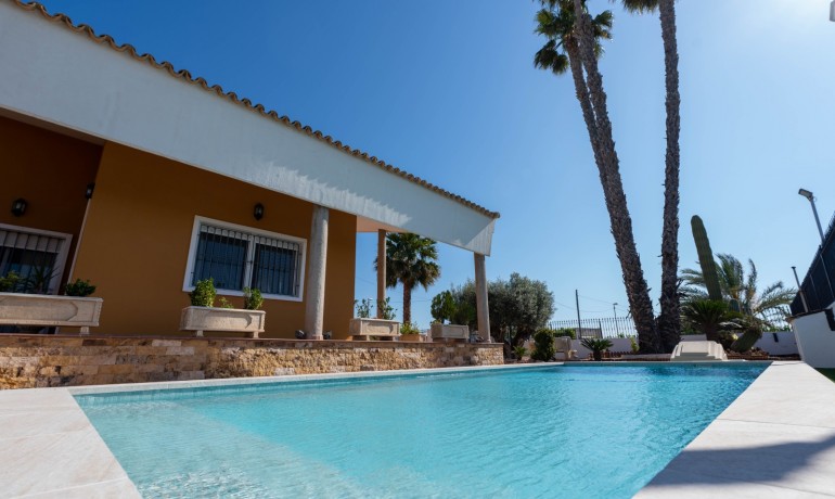 Venta - Finca Country Property -
Orihuela