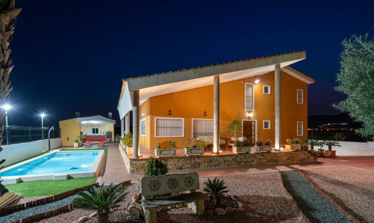 Venta - Finca Country Property -
Orihuela