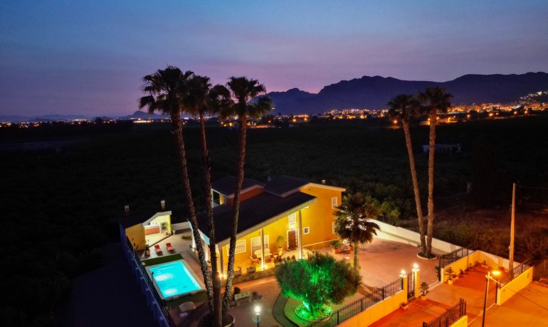 Venta - Finca Country Property -
Orihuela