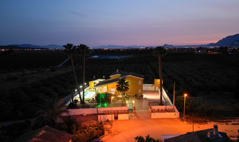 Venta - Finca Country Property -
Orihuela