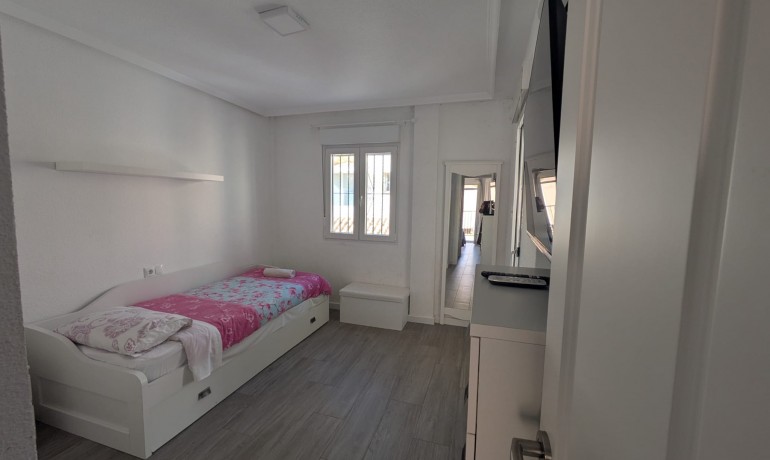 Sale - House -
Playa Flamenca