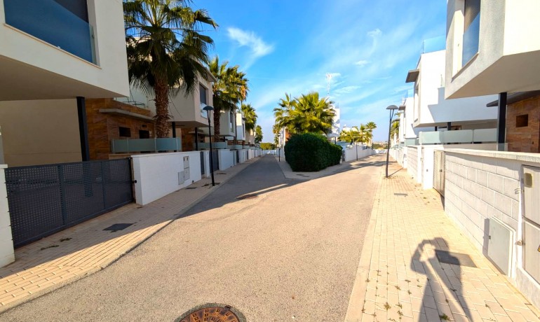 Revente - Villa -
Lomas de Cabo Roig