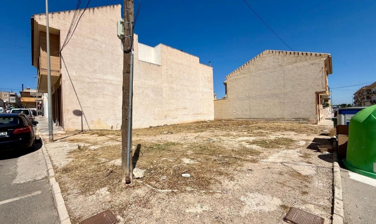 Venta - Plot -
San Miguel de Salinas - CENTRO URBANO