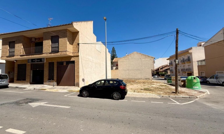 Venta - Plot -
San Miguel de Salinas - CENTRO URBANO