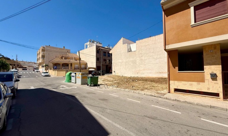 Venta - Plot -
San Miguel de Salinas - CENTRO URBANO