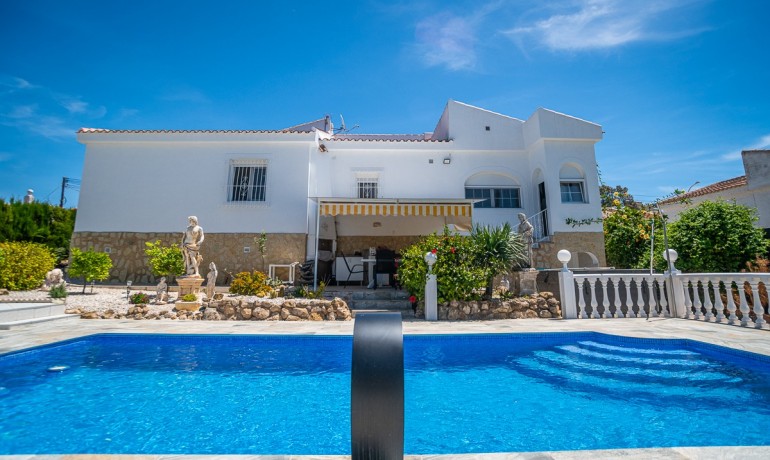 Venta - Casa -
La Marina - LA MARINA