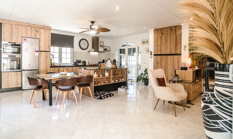 Venta - Casa -
La Marina - LA MARINA