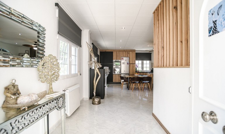 Venta - Casa -
La Marina - LA MARINA