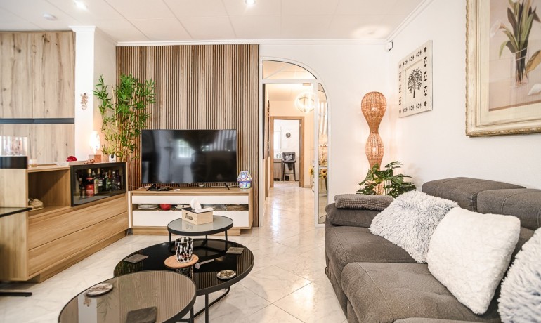 Venta - Casa -
La Marina - LA MARINA
