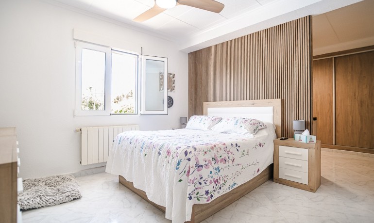Venta - Casa -
La Marina - LA MARINA