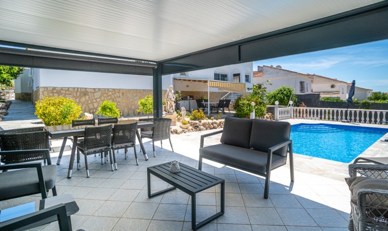 Venta - Casa -
La Marina - LA MARINA
