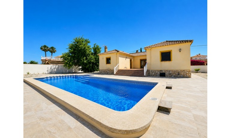 Venta - Villa -
Catral