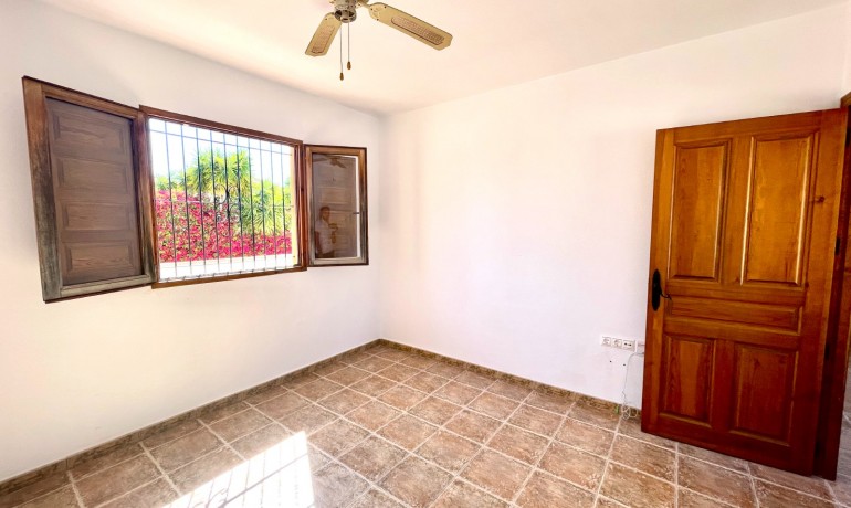 Venta - Villa -
Catral