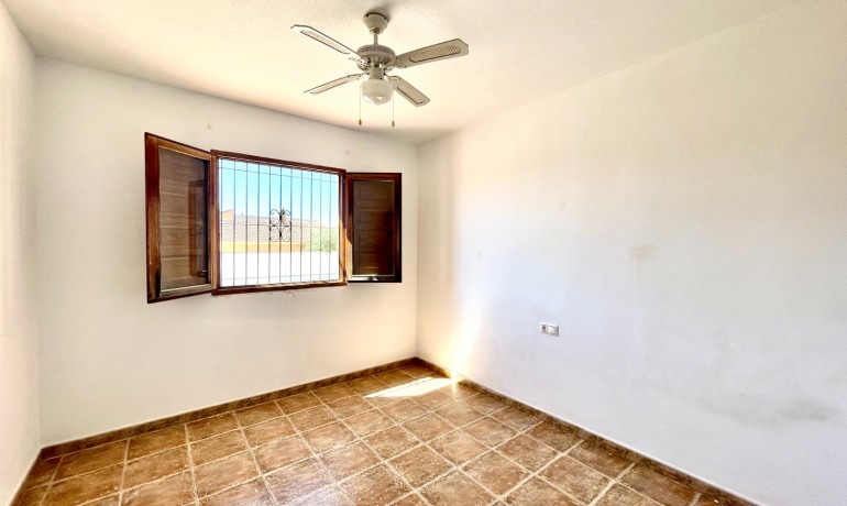 Venta - Villa -
Catral