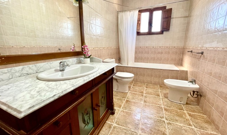 Venta - Villa -
Catral