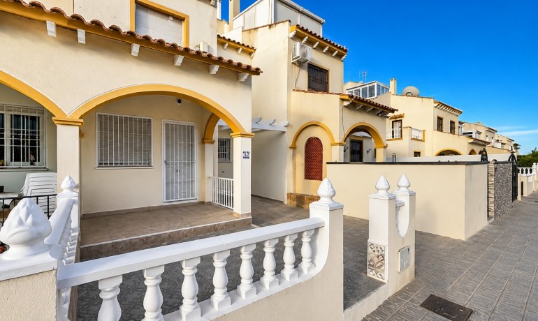 Sale - Apartment / Flat -
Orihuela Costa* - Los Almendros