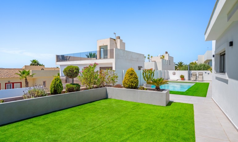 Sale - Villa -
La Marina