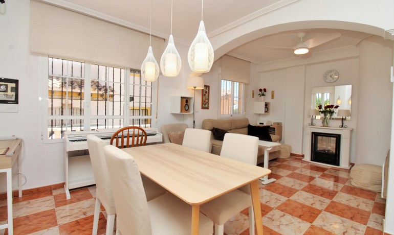 Sale - House -
Orihuela Costa* - Cabo Roig