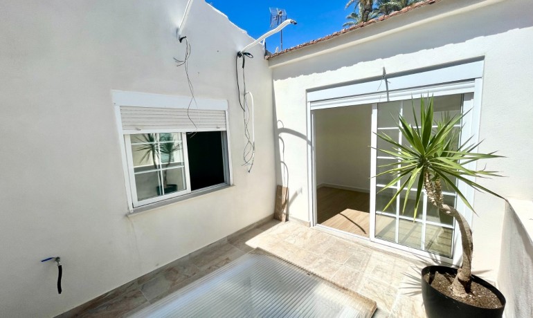 Sale - House -
Daya Vieja