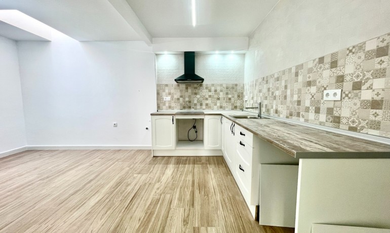Sale - House -
Daya Vieja