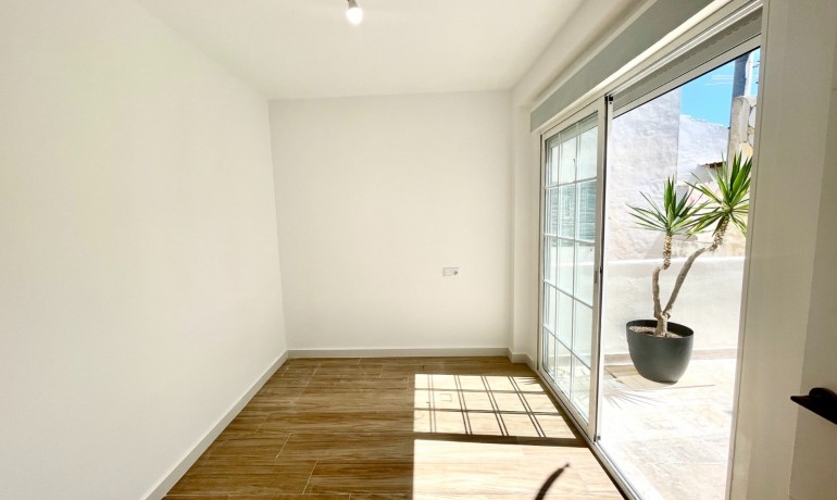Sale - House -
Daya Vieja