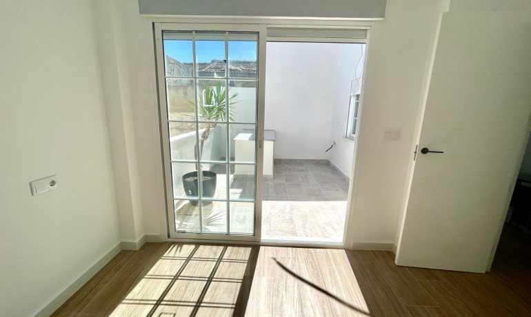 Sale - House -
Daya Vieja