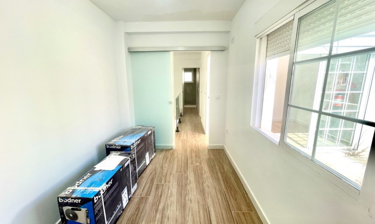Sale - House -
Daya Vieja