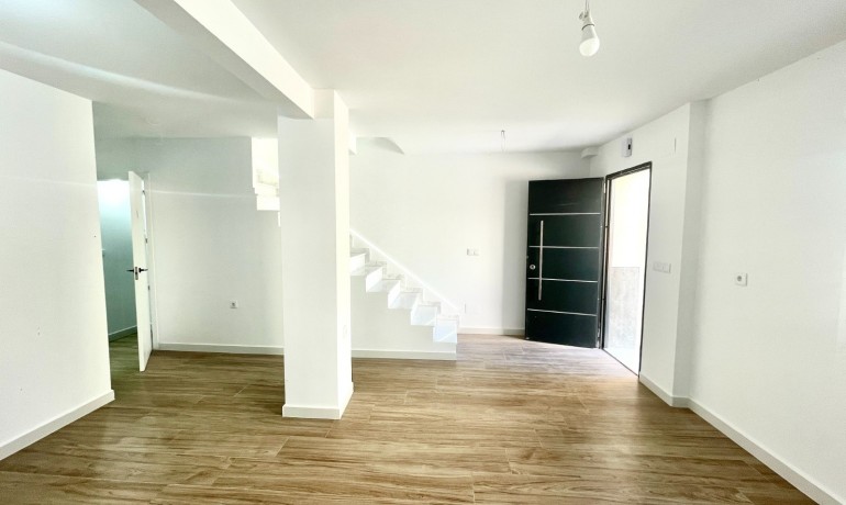 Sale - House -
Daya Vieja