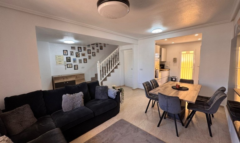 Sale - House -
Orihuela Costa - Lomas de Don Juan