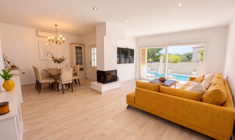Sale - Villa -
Orihuela Costa - Los Dolses