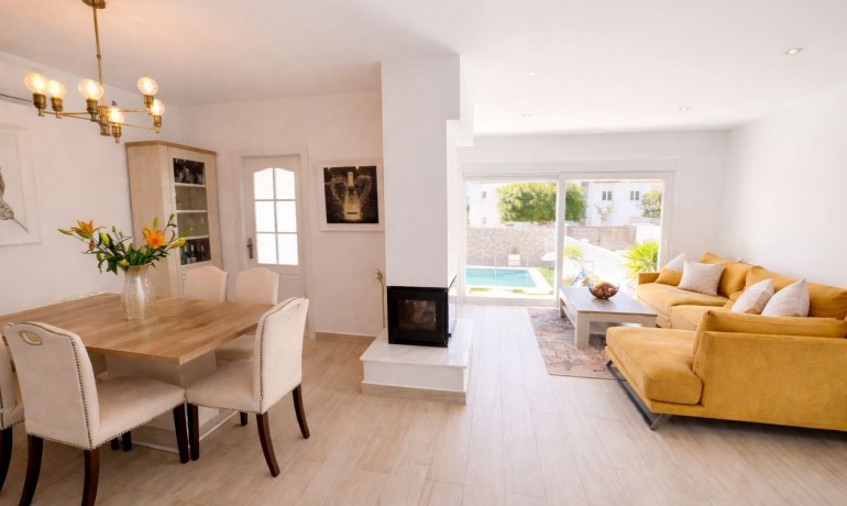 Sale - Villa -
Orihuela Costa - Los Dolses