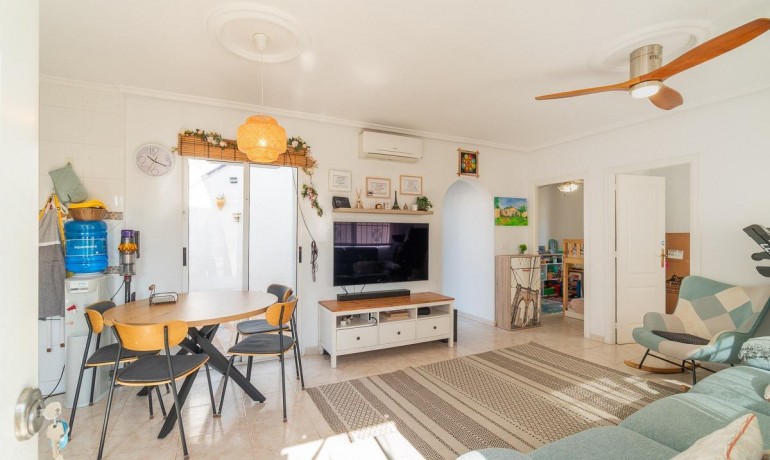 Sale - Villa -
Orihuela Costa* - Punta Prima