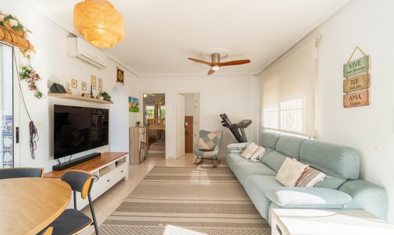 Sale - Villa -
Orihuela Costa* - Punta Prima