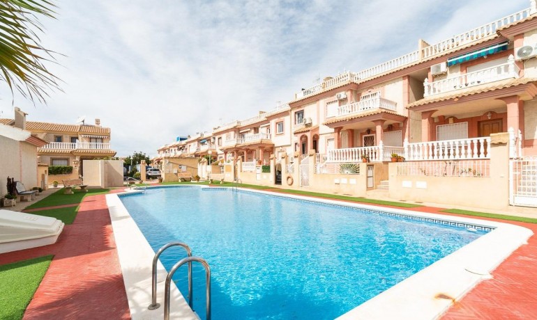 Sale - Villa -
Orihuela Costa* - Punta Prima