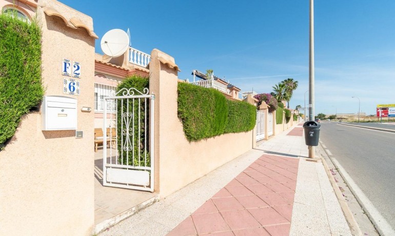 Sale - Villa -
Orihuela Costa* - Punta Prima