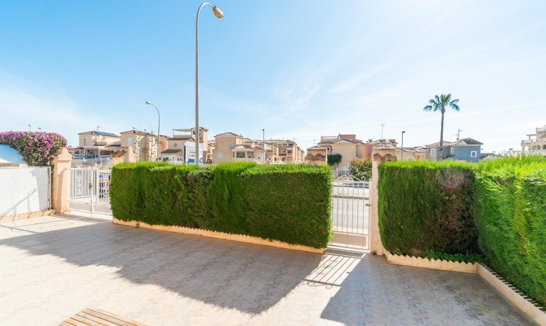 Sale - Villa -
Orihuela Costa* - Punta Prima