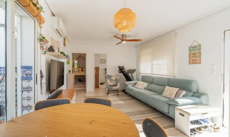 Sale - Villa -
Orihuela Costa* - Punta Prima